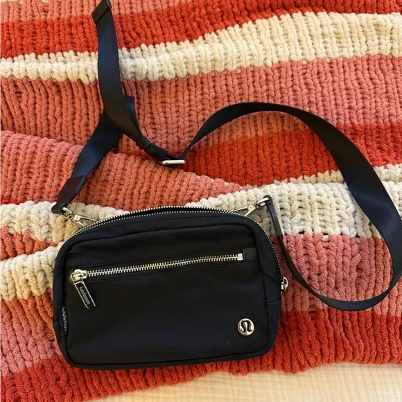 lululemon athletica Black Crossbody Bag - Picture 2 of 8